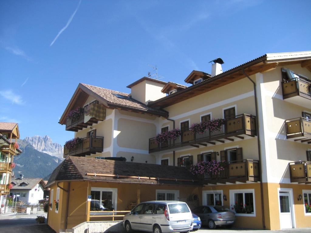 Hotel El Geiger Pozza di Fassa Exterior photo